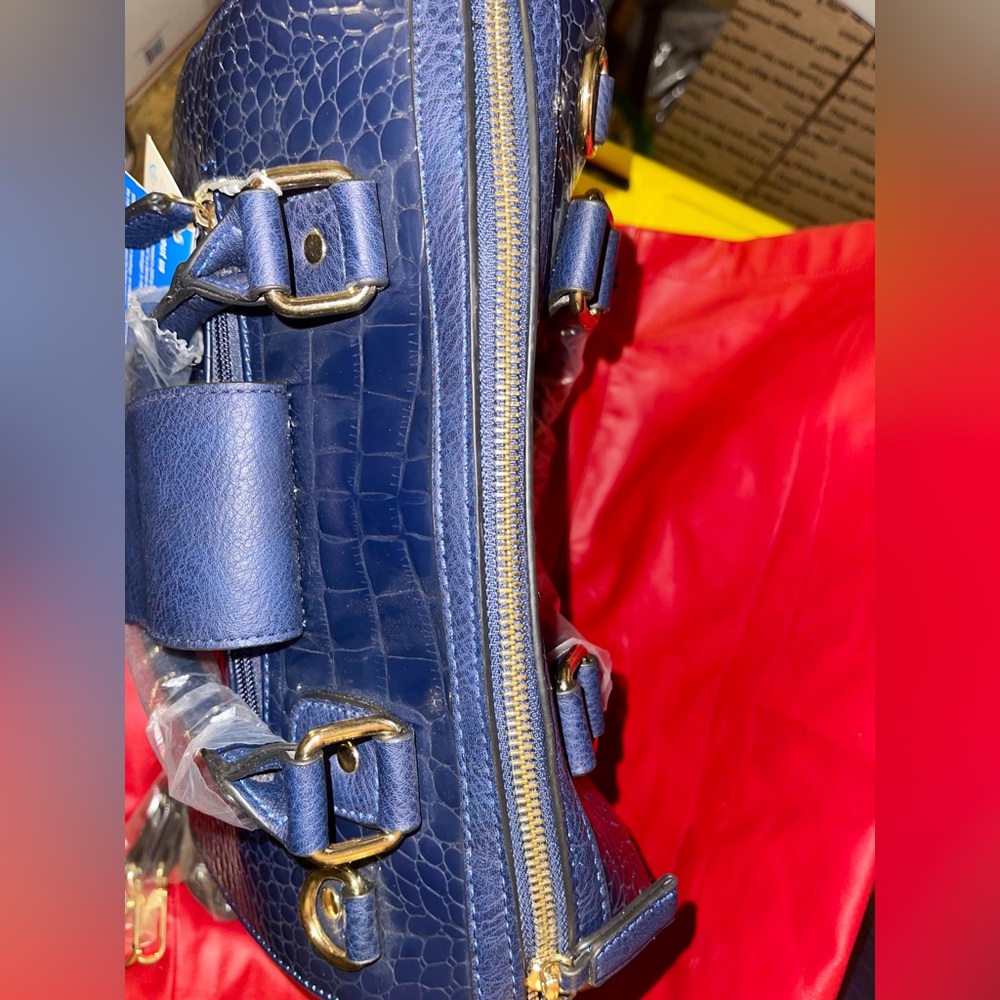 Dasein Large Blue Alligator Embossed Hand/Shoulder Bag with Matching Wristlet. - Picture 13 of 16